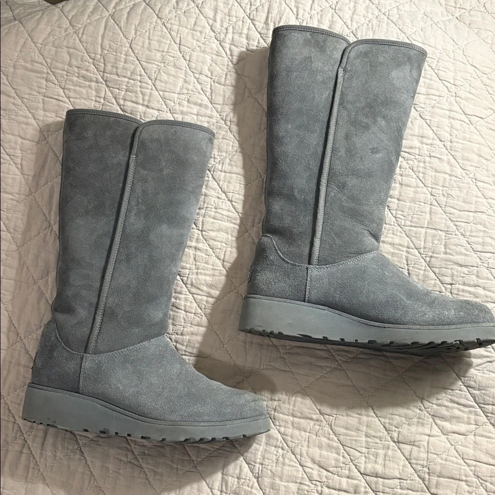 UGG Kara Treadlite Gray Suede Boots. Water Resistant. Wear up or cuffed. Sz 9. - Picture 6 of 13
